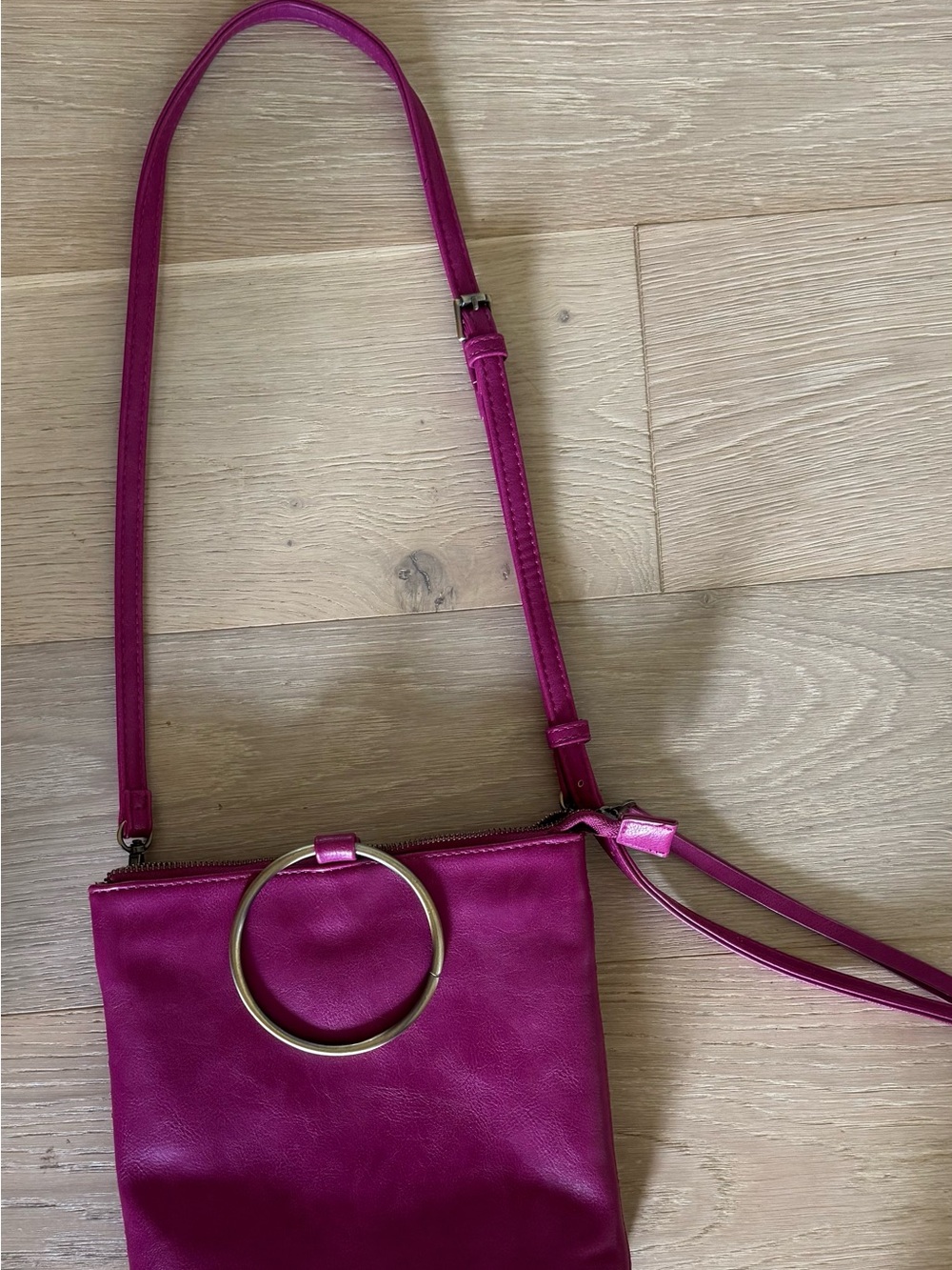 Women’s Fuchsia Crossbody Bag with Ring Accent - Picture 3 of 5